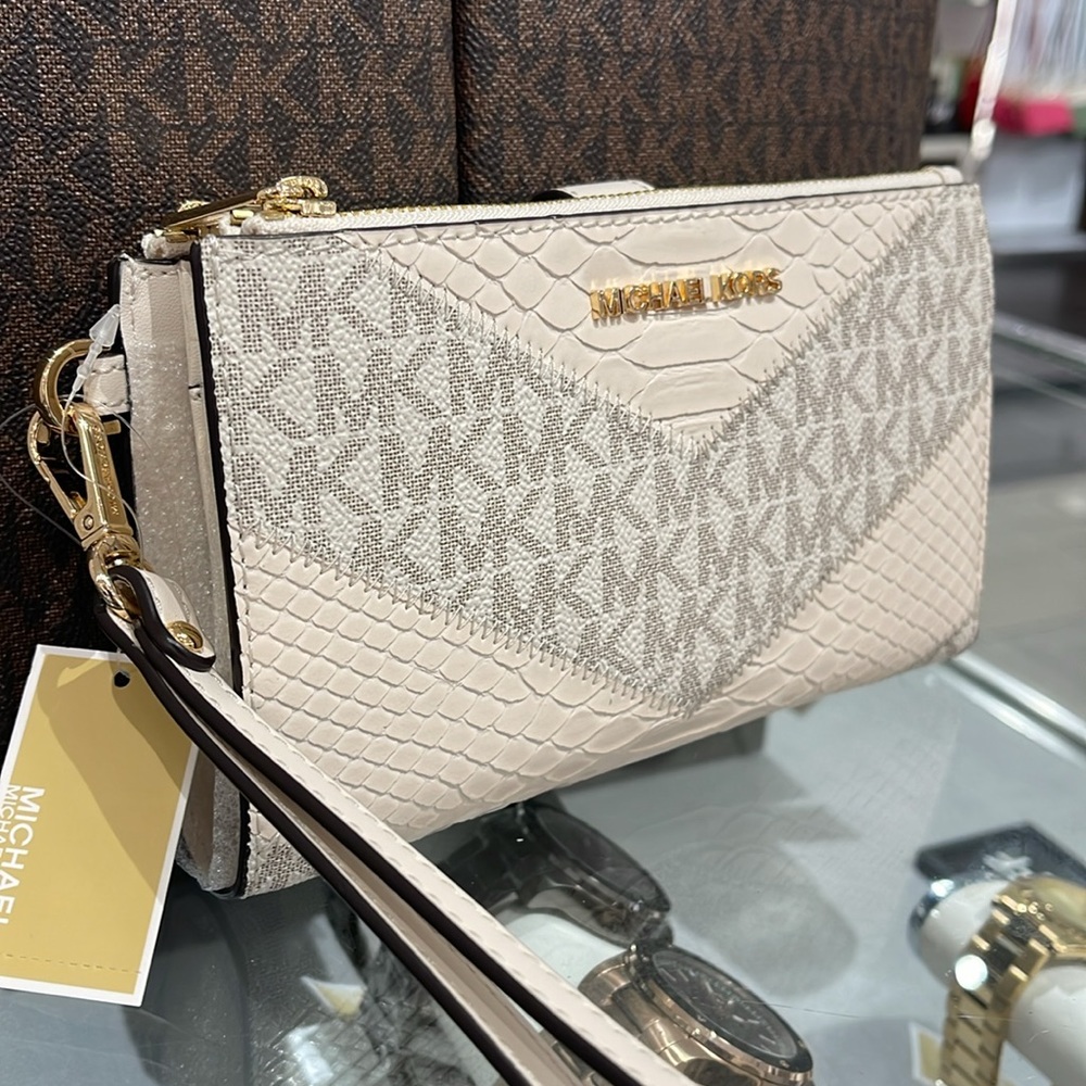 MICHAEL KORS JST LG DOUBLE ZIP WRISTLET WALLET PHONE HOLDER 
Light Cream 
NWT - Picture 2 of 16